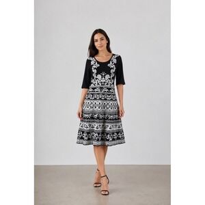 Black‎ & White Floral Print 3/4 Sleeve Knit Dress With A-Line Silhouette Large
